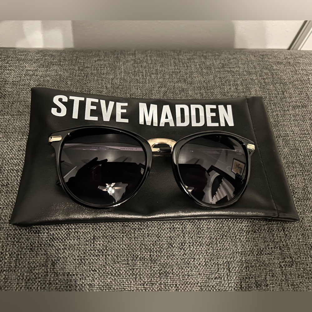 Steve Madden Black and Gold Sunglasses